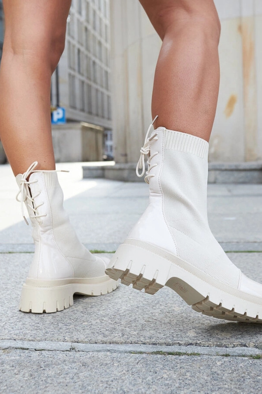 Albertina smėlio spalvos lakinės odos... Albertina smėlio spalvos lakinės odos...