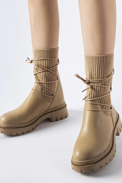 Smėlio spalvos batai su... Smėlio spalvos batai su...