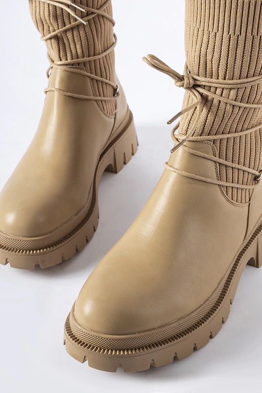 Smėlio spalvos batai su... Smėlio spalvos batai su...