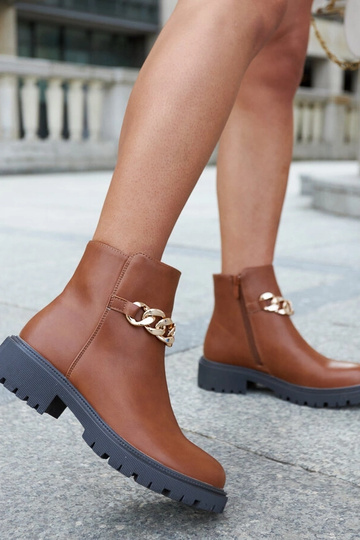 Rudi Bonsaint grandinėle...
