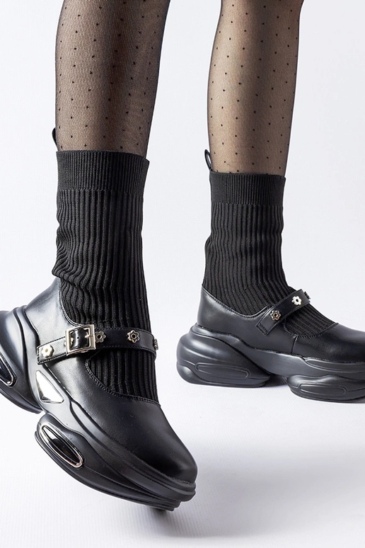 Ivana juodi kojiniai Ivana juodi kojiniai