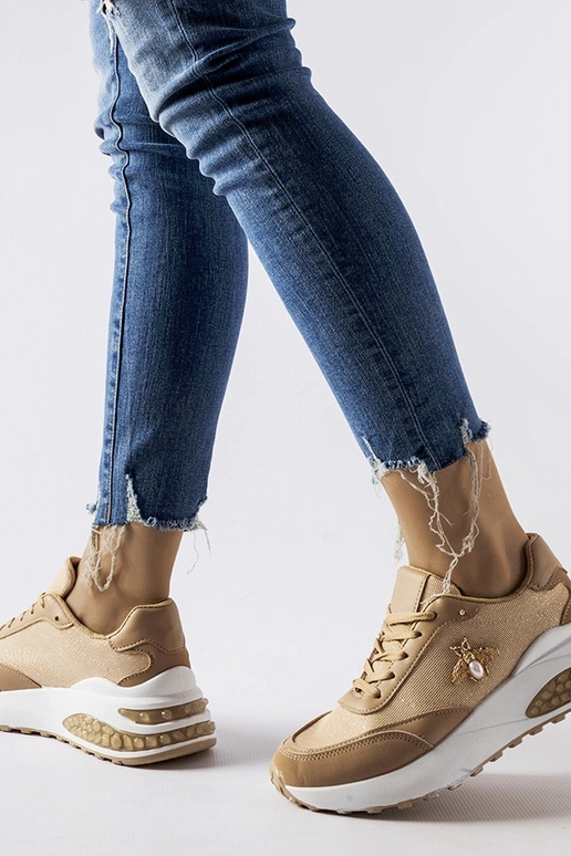 Rudi ir balti sportbačiai su...