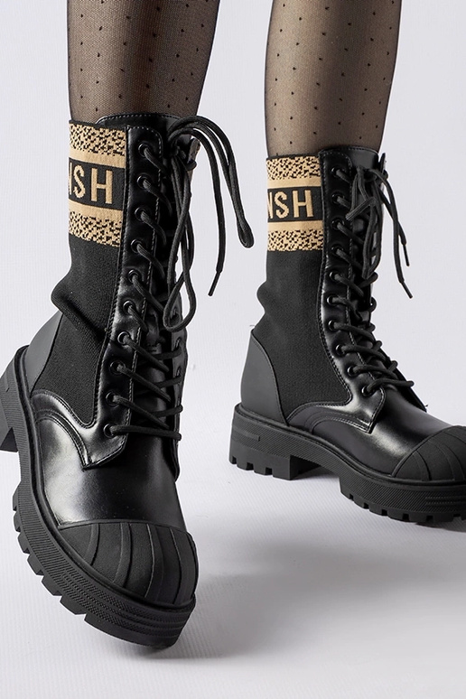 Juodi aulinukai su rudais užrašais Daria Juodi aulinukai su rudais užrašais Daria