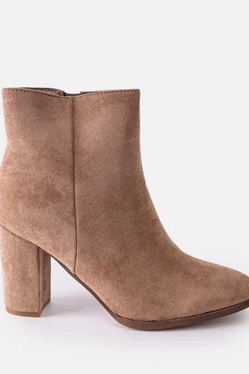 Smėlio spalvos izoliuoti batai su Torricelli kulnu 2