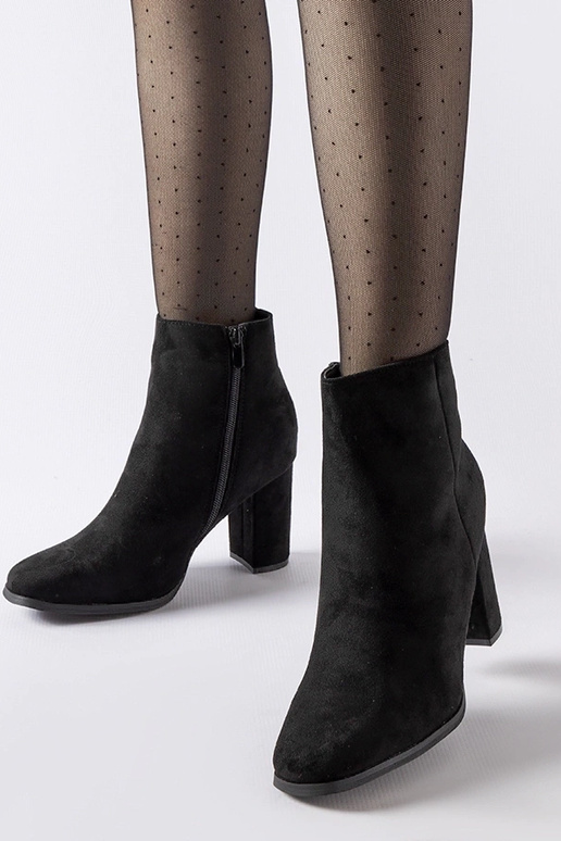 Juodi Torricelli aulinukai su kulnu