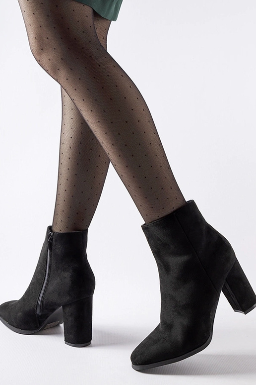 Juodi Torricelli aulinukai su kulnu