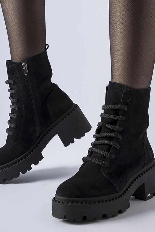 Juodi zomšiniai kaubojų stiliaus...