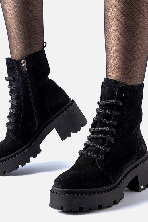 Juodi zomšiniai kaubojų stiliaus...