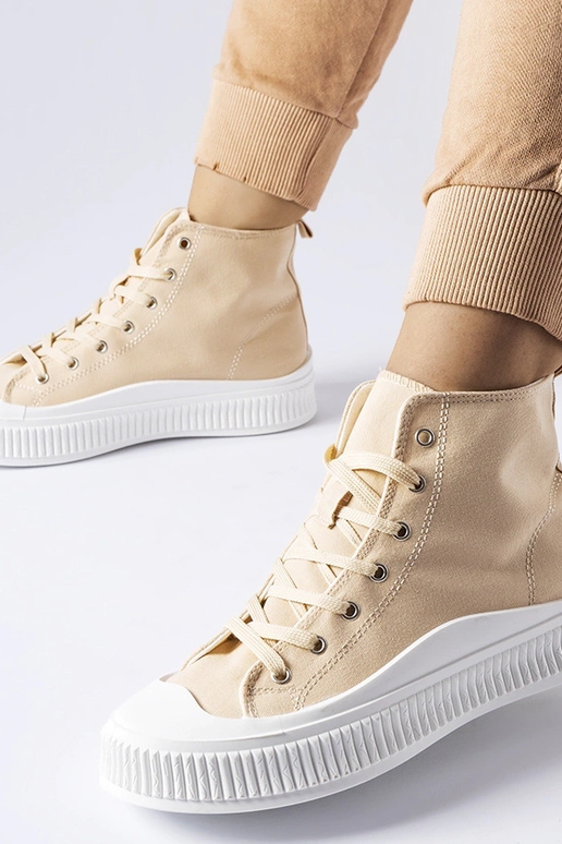 Balta-pilki sportiniai bateliai ant...