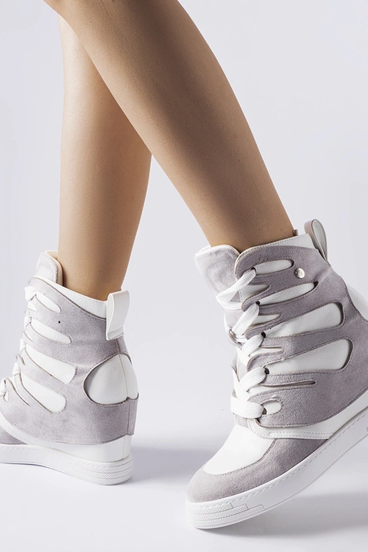 Rožiniai-juodi sportiniai bateliai...