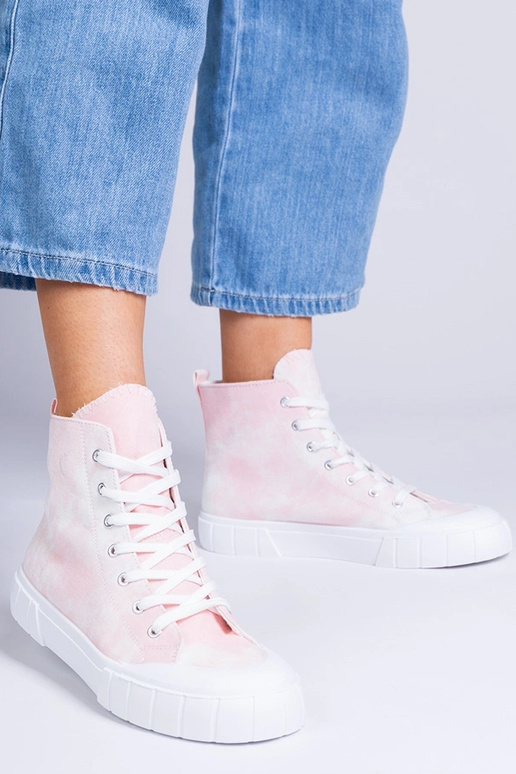 Smėlio spalvos bateliai virš...