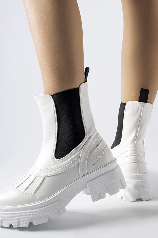 Juodi masyvūs aulinukai su...