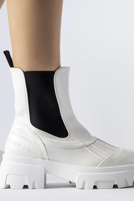 Juodi masyvūs aulinukai su...