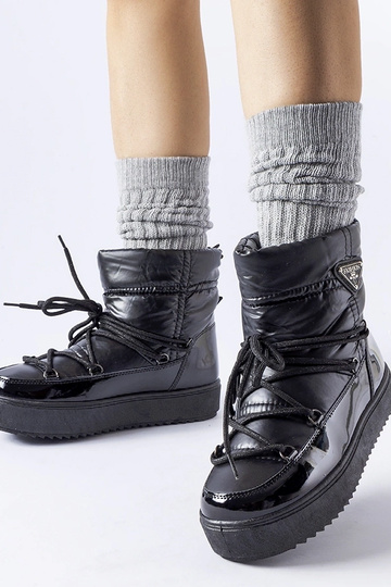 Juodi izoliuoti sniego... 2