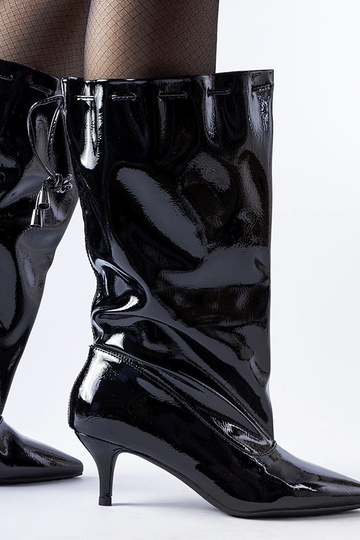 Juodi žemakulniai batai...