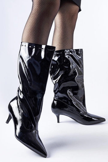 Juodi žemakulniai batai... 2