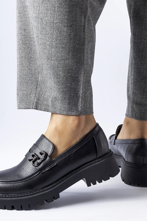 Smėlio spalvos trekinginiai batai ant...