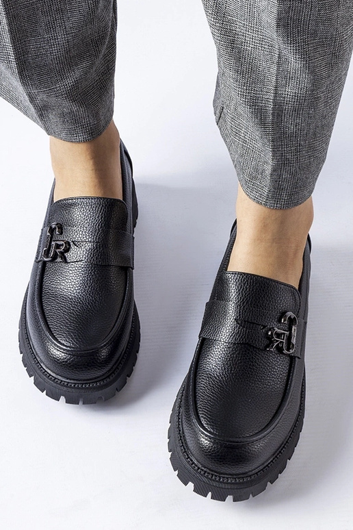 Smėlio spalvos trekinginiai batai ant...