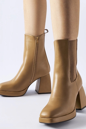 Rudos spalvos izoliuoti...