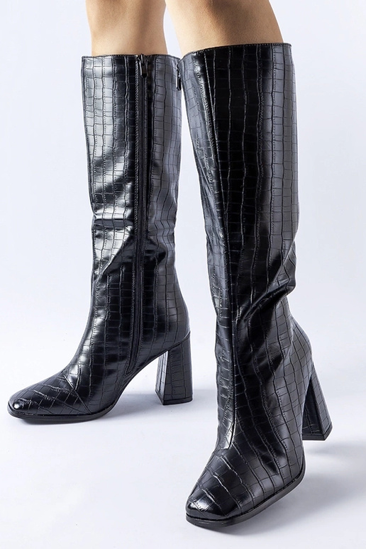 Juodi šiltinami auliniai batai ant...