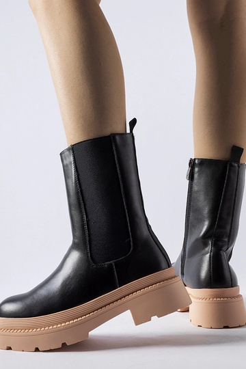 Juodi auliniai batai... 2