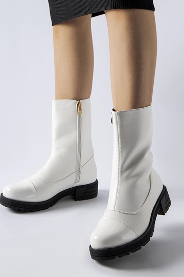 Balti izoliuoti klasikiniai...