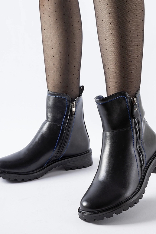 Nereos juodi botai su dekoratyvine...