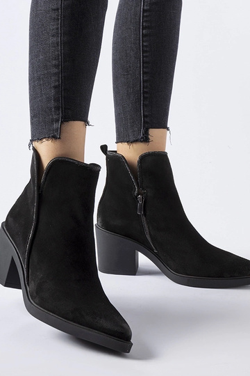 Karino juodi zomšiniai...