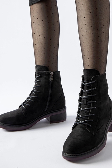 Juodi klasikiniai kulkšnies batai violetiniu padu Teo