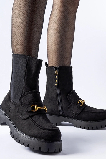 Juodi izoliuoti kulkšnies...