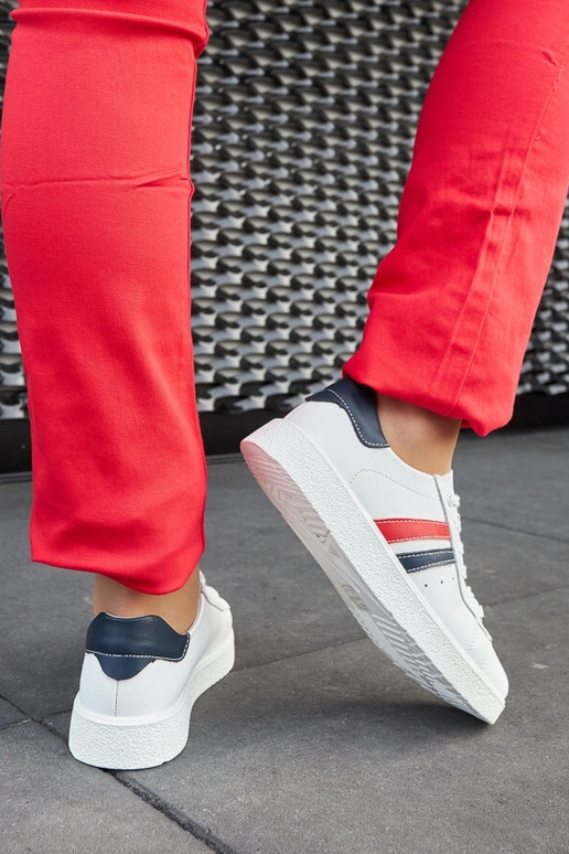 Camilla White odiniai suvarstomi...