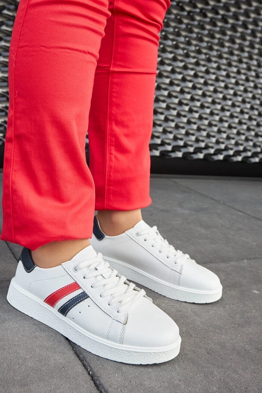 Camilla White odiniai suvarstomi...