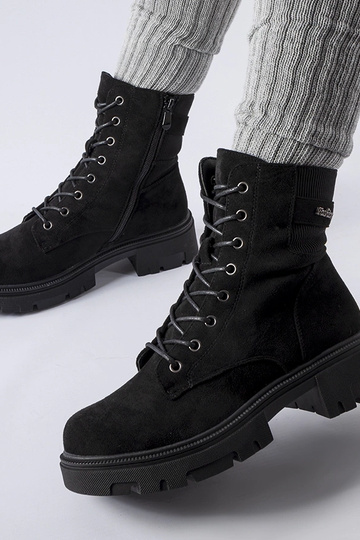 Juodi švelniai izoliuoti... 2