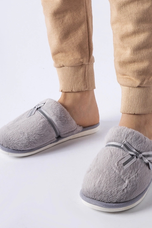 Pilkos šiltos šlepetės su lankeliu...