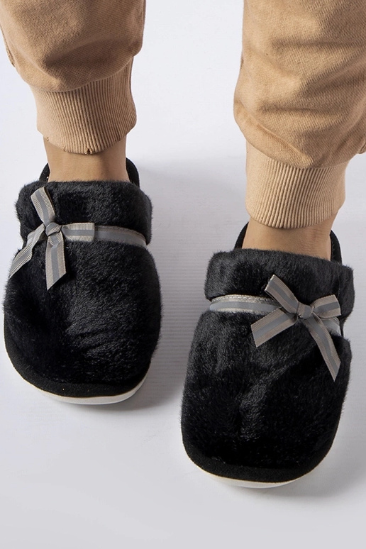 Juodos šiltos šlepetės su lankeliu...