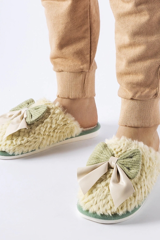 Žalios šlepetės su elegantiškais...