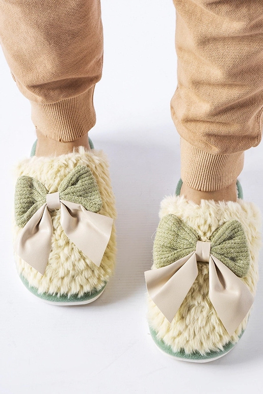 Žalios šlepetės su elegantiškais...