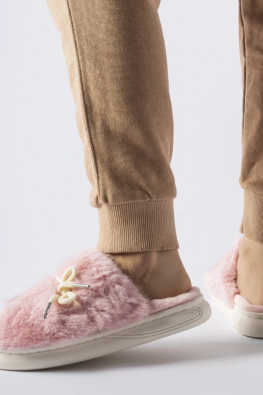 Rožinės šlepetės su dekoratyvine...