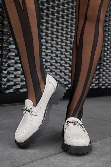 Šviesiai pilkos lakiruotos...