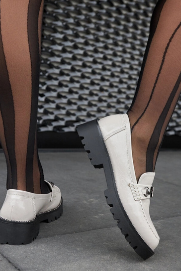 Šviesiai pilkos lakiruotos... 2