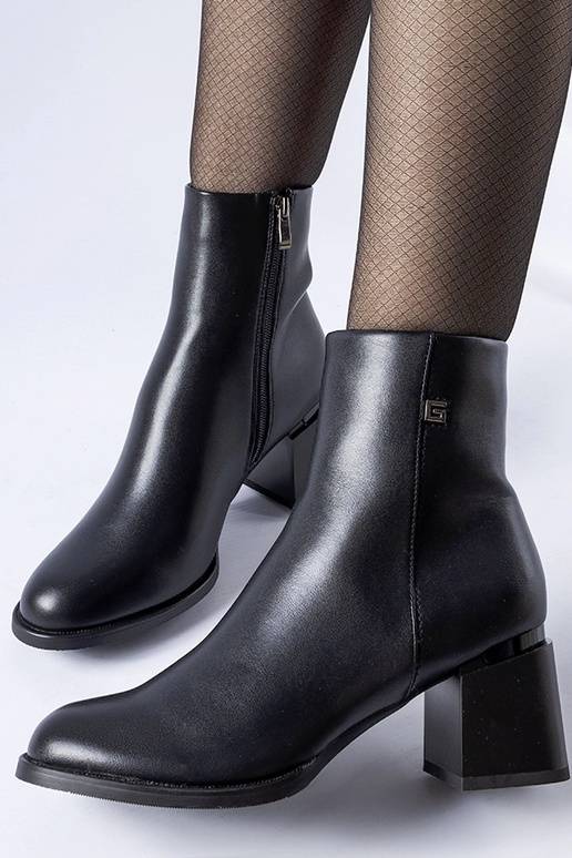 Juodi Fleurette izoliuoti kulkšnies...