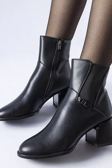 Juodi izoliuoti kulkšnies... 2