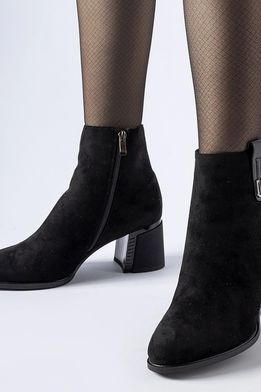 Juodi izoliuoti kulkšnies batai su...