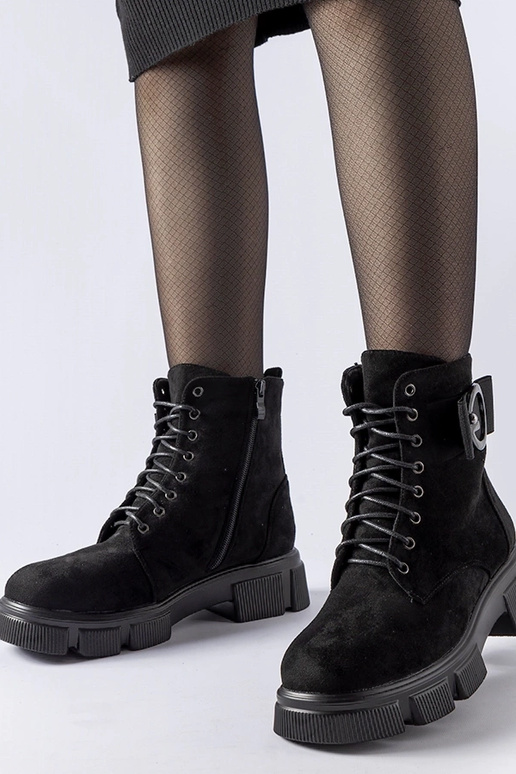 Juodi izoliuoti Cusiano batai