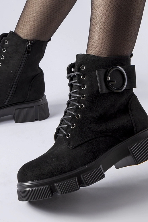 Juodi izoliuoti Cusiano batai