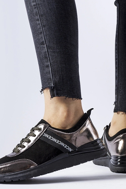 Juodos ir pilkos spalvos odiniai...