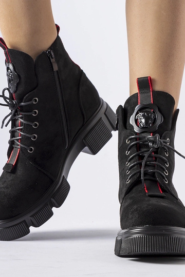 Juodi aulinukai su raudona... 2