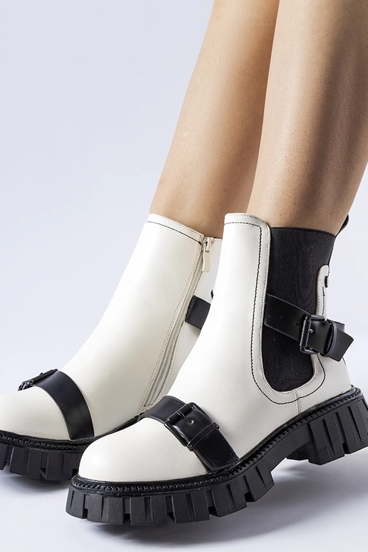 Balti batai su masyviu Fontarine padu