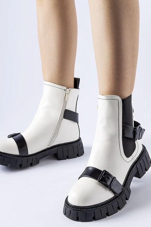 Balti batai su masyviu Fontarine padu