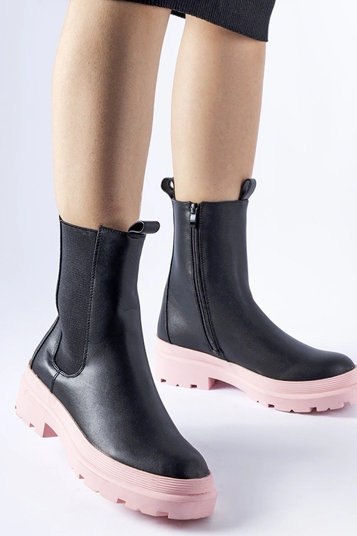 Juodi kulkšnies batai su rožiniu padu...